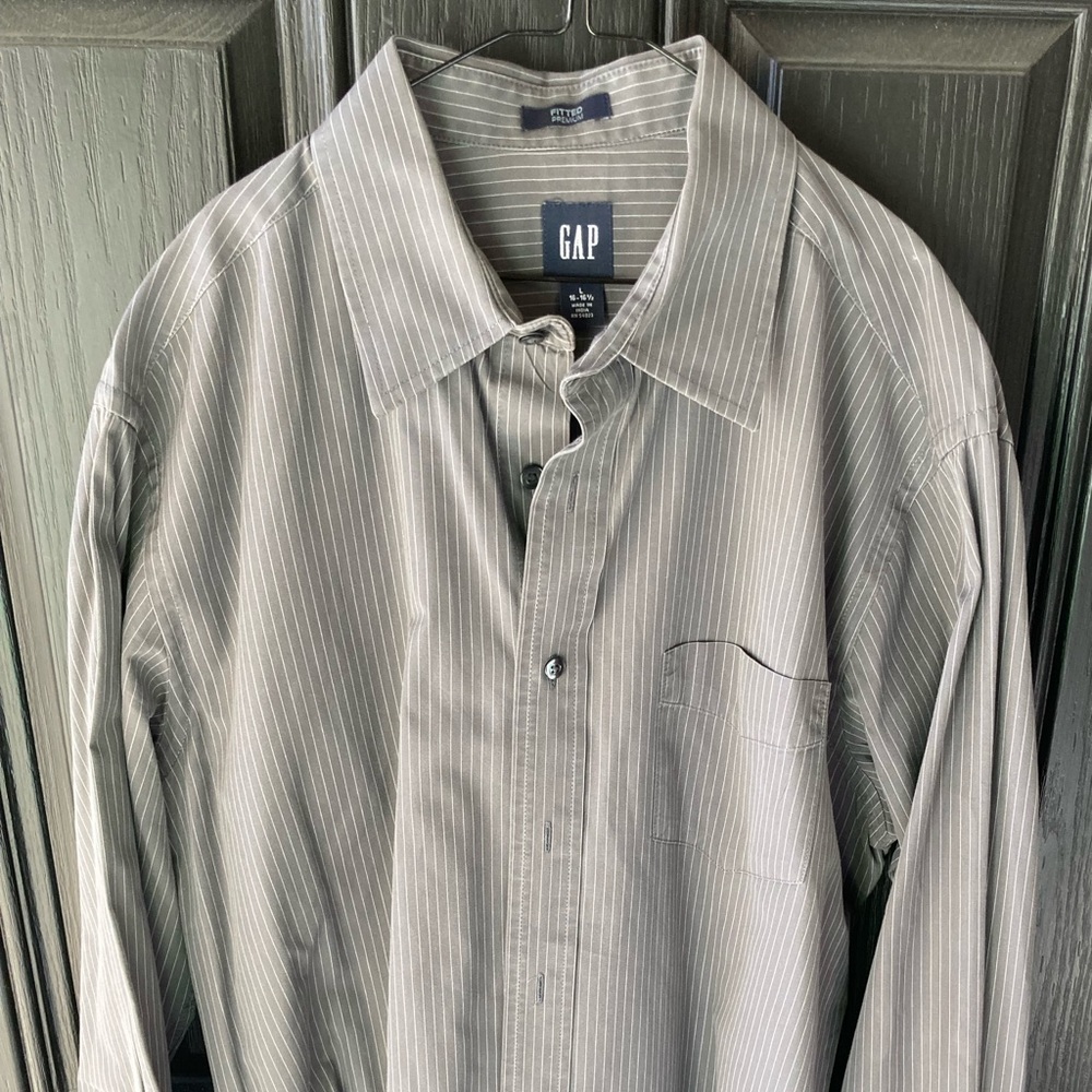 Gap Fitted Premium men’s dark gray with pinstripes dress shirt Large 16-16.5